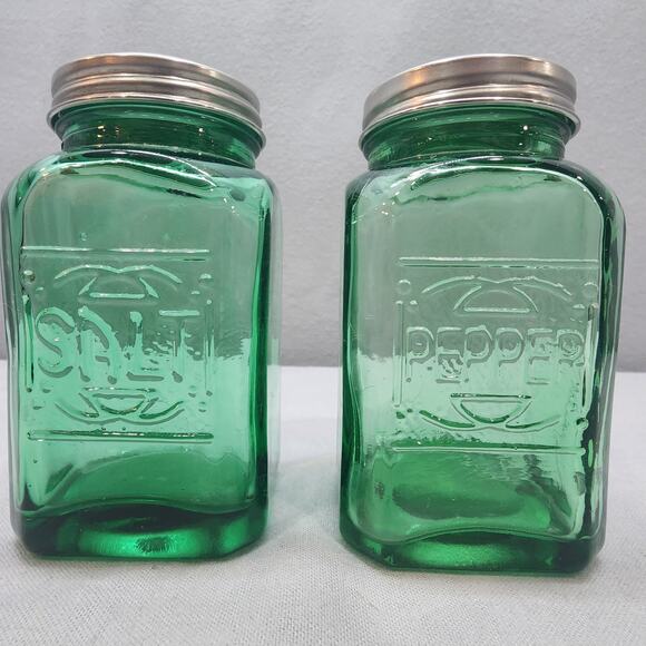 Vintage Depression Style Glass Salt and Pepper Shakers (Green) - Picture 1 of 7